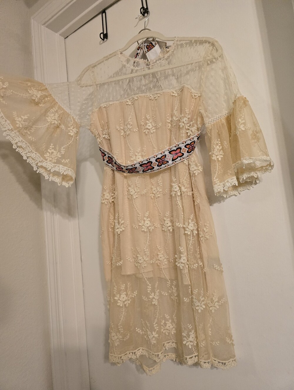 POL Sheer Ivory Lace Floral Embroidered Overlay Dress With Belle Sleeves Sz S - Picture 10 of 16